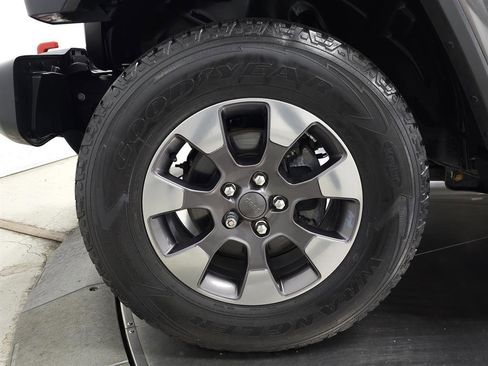 Used 2018 Jeep Wrangler Unlimited Sahara w/ Dual Top Group image 12