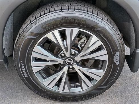 Certified 2023 Nissan Rogue SV FWD image 15