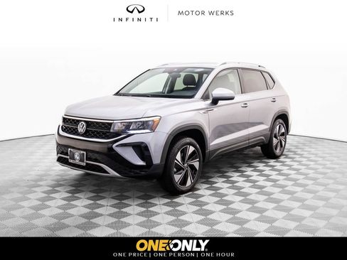 Used 2024 Volkswagen Taos SE image 1