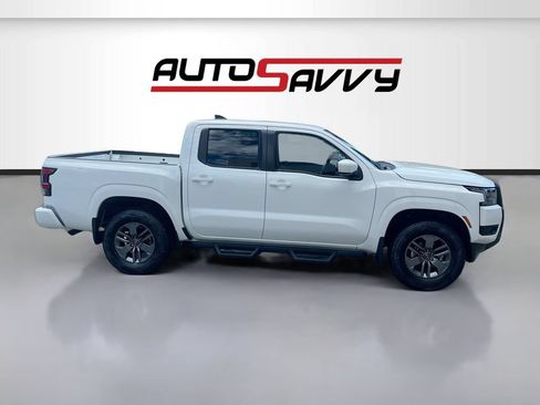 Used 2025 Nissan Frontier SV AWD/4WD image 8