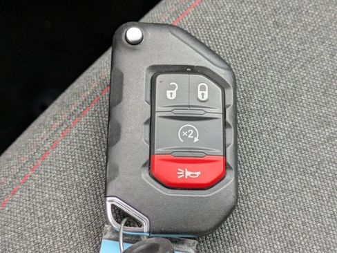 Used 2025 Jeep Wrangler Unlimited Rubicon image 32