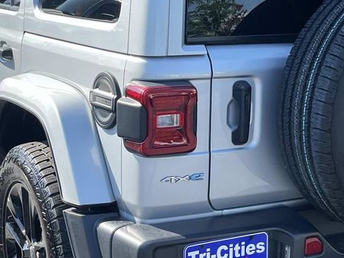 Used 2024 Jeep Wrangler Unlimited Sahara AWD/4WD image 5