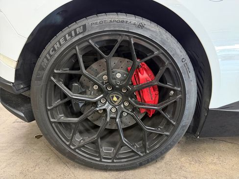 Used 2019 Lamborghini Huracan Performante AWD/4WD image 23
