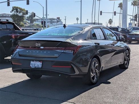 Used 2025 Hyundai Elantra SEL image 4