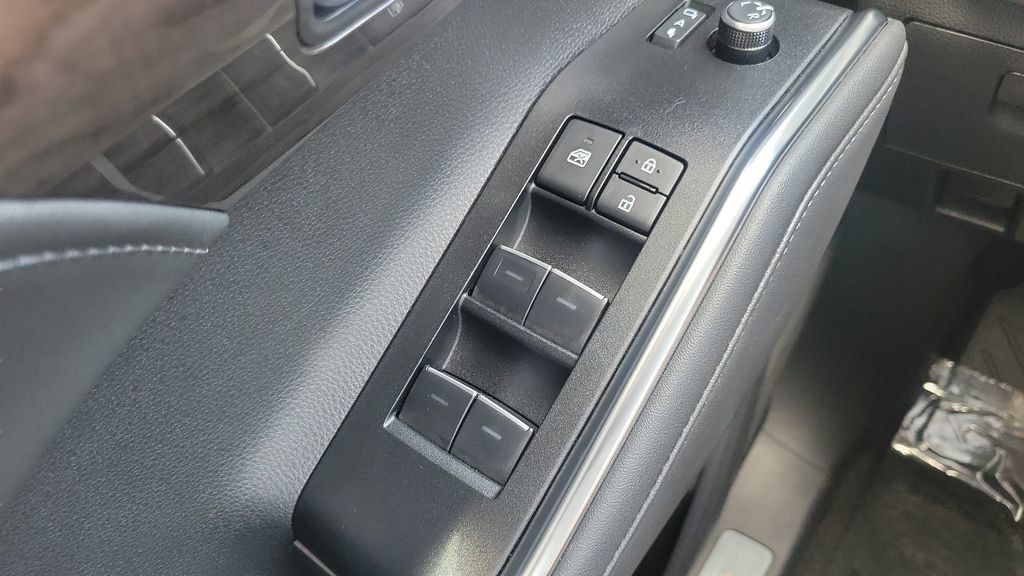 Used 2026 Toyota Highlander Limited AWD/4WD image 19