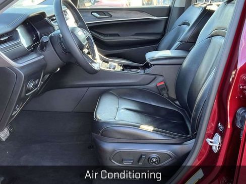 Used 2023 Jeep Grand Cherokee Limited image 13