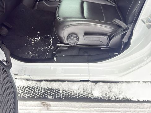 Used 2022 Jeep Wrangler Unlimited Sahara w/ Cold Weather Group image 15