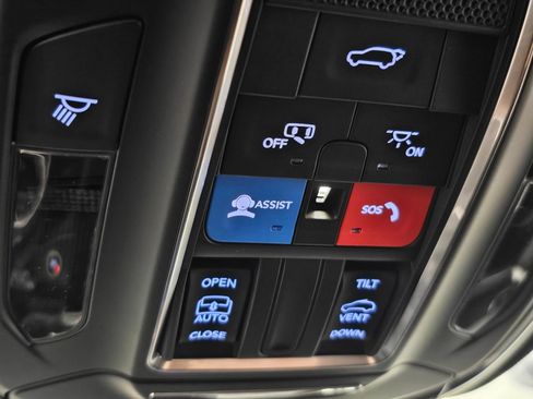 New 2025 Jeep Grand Cherokee Altitude image 29