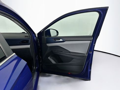 Used 2023 Volkswagen Taos SE w/ Panoramic Sunroof Package FWD image 31