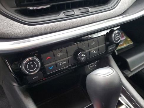 Certified 2024 Jeep Compass Latitude image 16