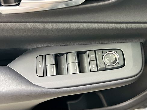 New 2026 Toyota Prius Plug-In Hybrid FWD image 16