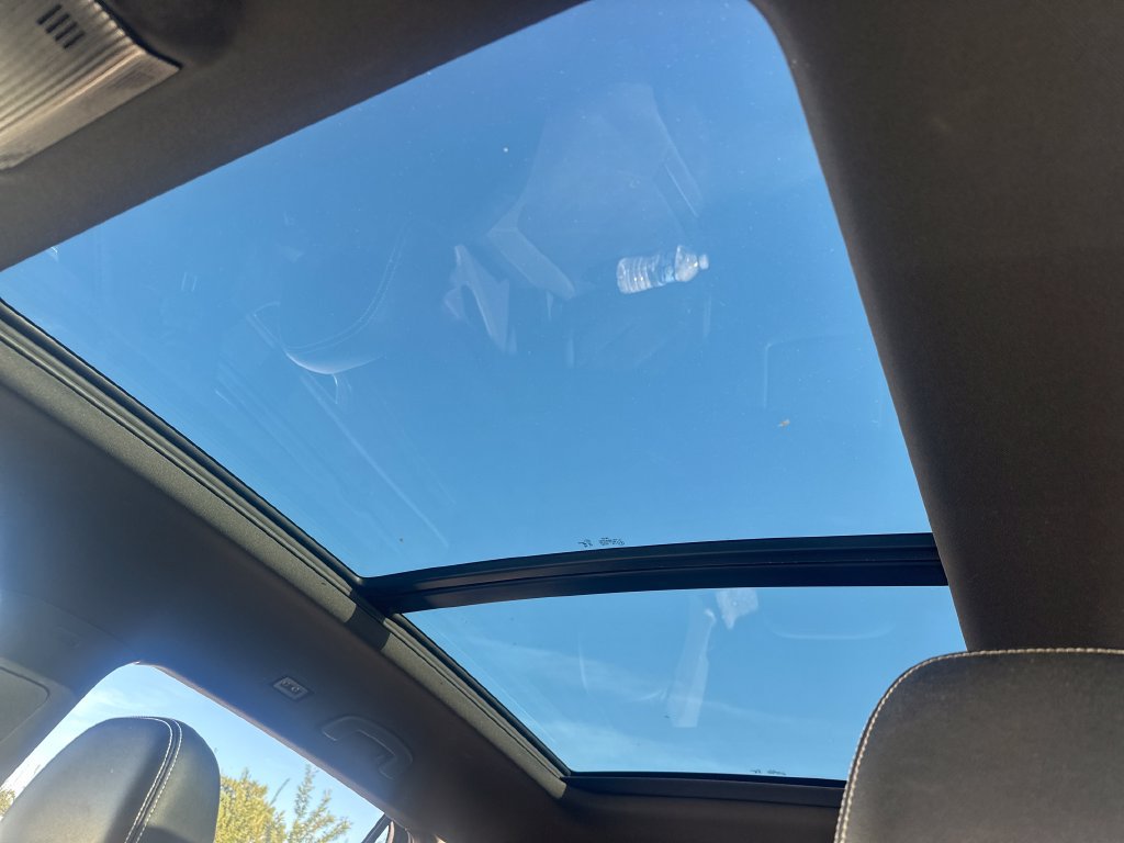 Used 2024 Volkswagen Atlas Cross Sport SE w/ Panoramic Sunroof Package FWD image 18