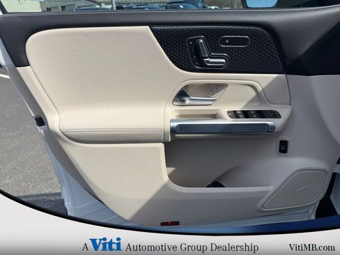 Used 2026 Mercedes-Benz GLB 250 4MATIC image 11
