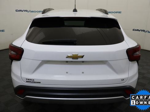 Used 2025 Chevrolet Trax LT FWD image 8
