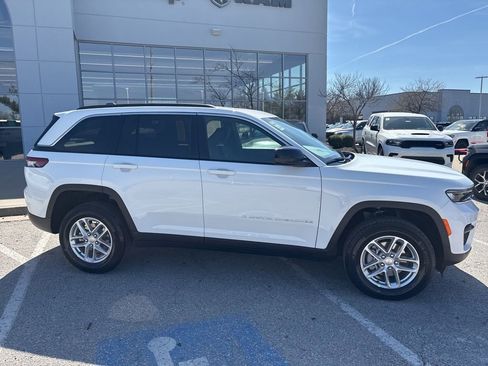 New 2026 Jeep Grand Cherokee Laredo AWD/4WD image 30