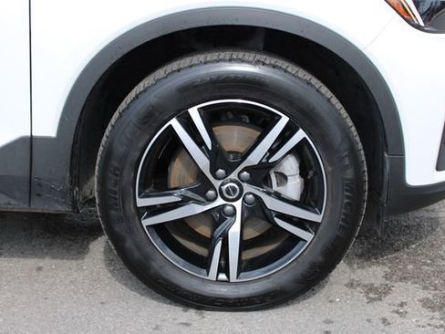 Used 2025 Volvo XC40 B5 Core image 38