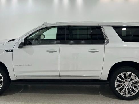 Used 2021 GMC Yukon XL Denali w/ Denali Premium Package image 2