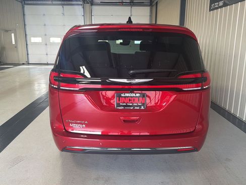 New 2026 Chrysler Pacifica Select FWD image 8