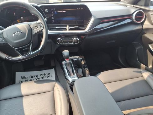 Used 2024 Chevrolet Trax RS w/ Sunroof Package FWD image 10