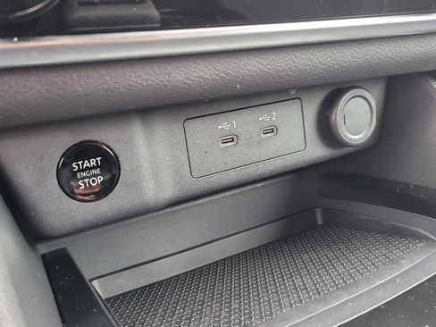 Used 2025 Nissan Rogue S image 24