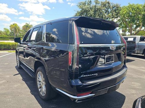 Used 2022 Cadillac Escalade Premium Luxury AWD/4WD image 2