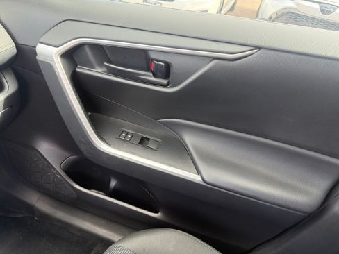 Used 2025 Toyota RAV4 LE AWD/4WD image 16