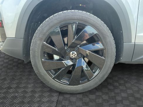Used 2024 Volkswagen Taos SEL AWD/4WD image 14