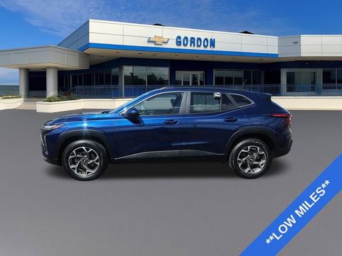 Used 2024 Chevrolet Trax LT w/ Driver Confidence Package FWD image 2