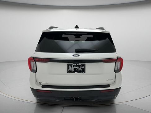 Used 2025 Ford Explorer ST-Line w/ ST-Line Street Pack AWD/4WD image 7