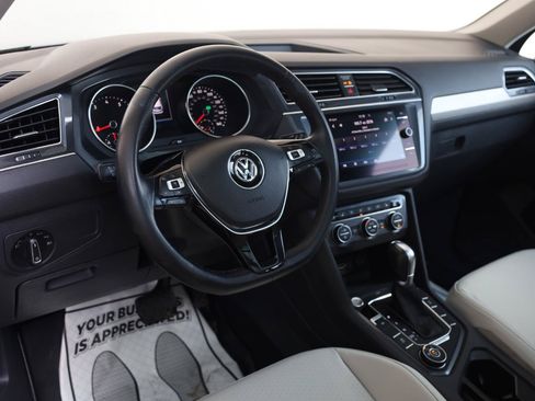 Used 2018 Volkswagen Tiguan SEL AWD/4WD image 11