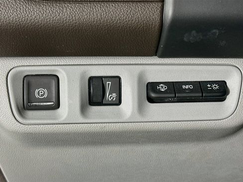 Used 2023 GMC Acadia SLT w/ Technology Package FWD image 17