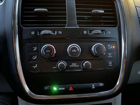 Used 2015 Dodge Grand Caravan SE w/ Quick Order Package 29E SE FWD image 23
