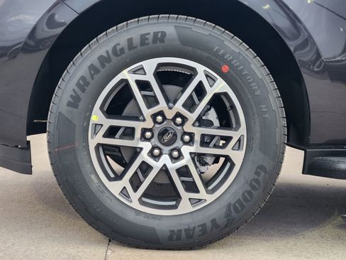 New 2026 Ford Expedition Active image 9