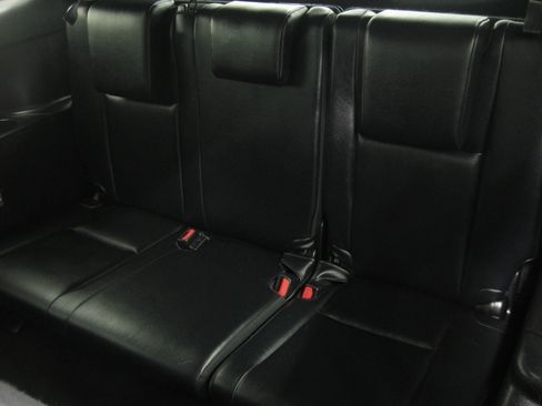 Used 2019 Toyota Highlander XLE image 12