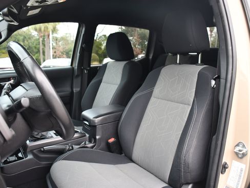 Used 2020 Toyota Tacoma TRD Off-Road image 9