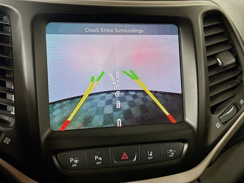Used 2015 Jeep Cherokee Limited w/ Luxury Group FWD image 13
