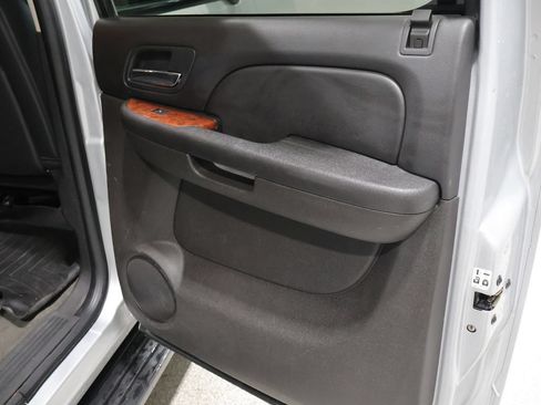 Used 2013 Chevrolet Suburban LT w/ Luxury Package AWD/4WD image 27