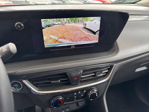 Used 2025 Buick Encore GX Preferred FWD image 17