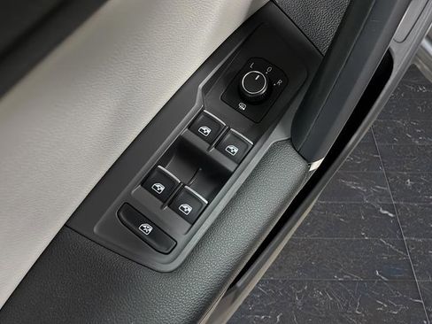 Used 2018 Volkswagen Tiguan SEL image 22