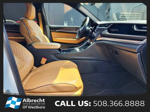 Used 2022 Jeep Grand Cherokee Summit w/ Adv Protech Group IV AWD/4WD image 11