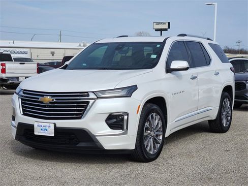 Used 2023 Chevrolet Traverse Premier image 3