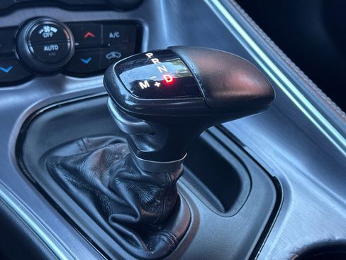 Used 2016 Dodge Challenger SXT image 23