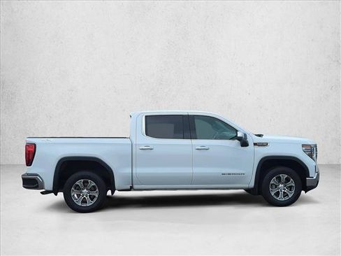 Used 2023 GMC Sierra 1500 SLT AWD/4WD image 4
