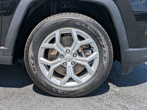 Used 2024 Jeep Compass Latitude AWD/4WD image 10