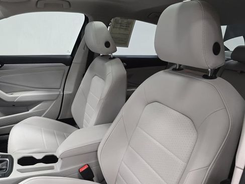 Certified 2023 Volkswagen Jetta SE w/ Panoramic Sunroof Package FWD image 26