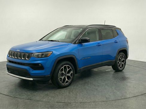 Used 2025 Jeep Compass Limited AWD/4WD image 3