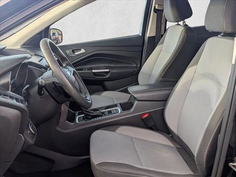 Used 2017 Ford Escape SE image 16