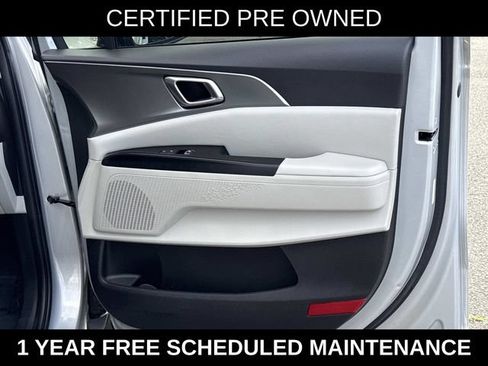 Used 2022 Kia Carnival LX FWD image 8