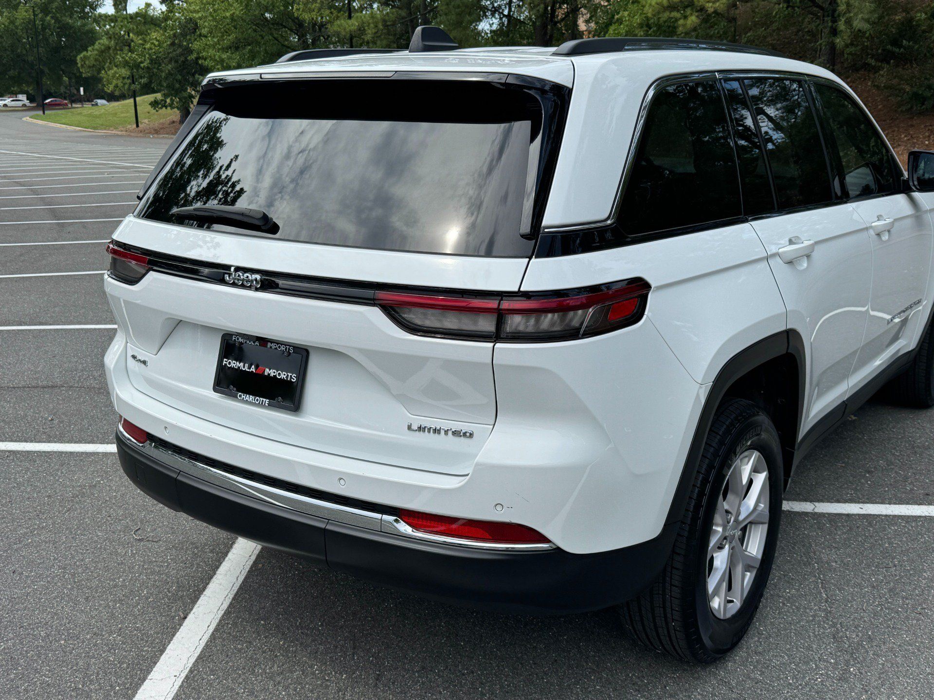 Used 2022 Jeep Grand Cherokee Limited AWD/4WD image 22