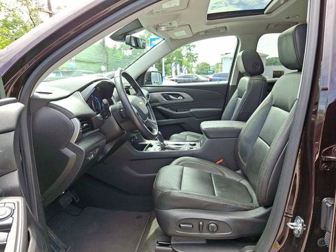 Used 2020 Chevrolet Traverse LT w/ LT Premium Package image 13